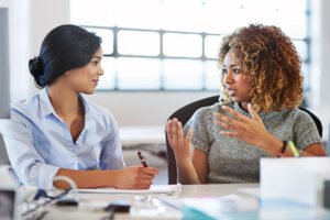 Como negociar seu salário e benefícios: Guia Completo para Profissionais